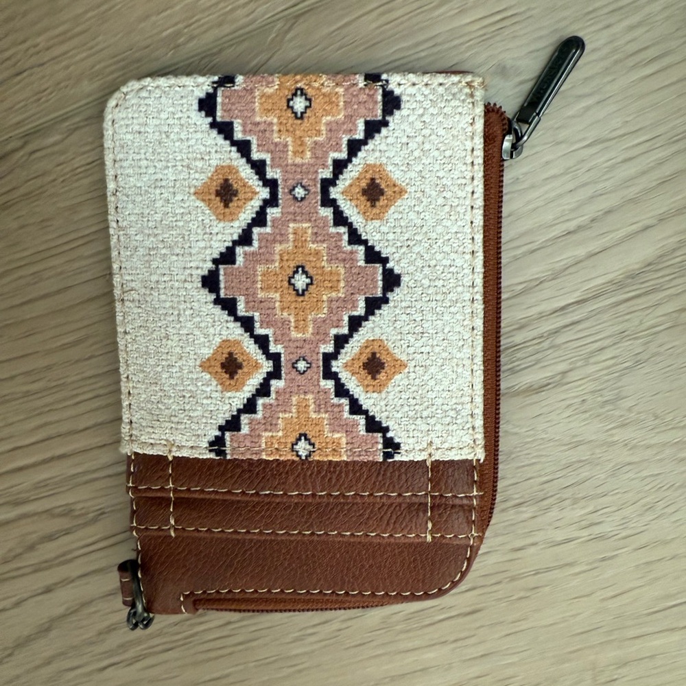 Wrangler Geometric Brown and Cream Tote - Picture 5 of 6
